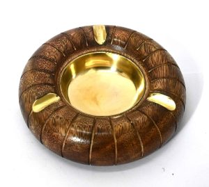 מאפרה עץ עגולה