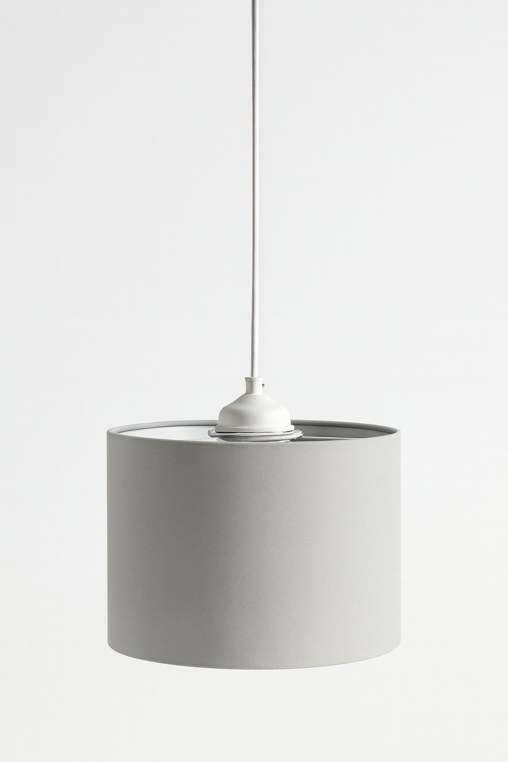 מנורת מתכת לבנה